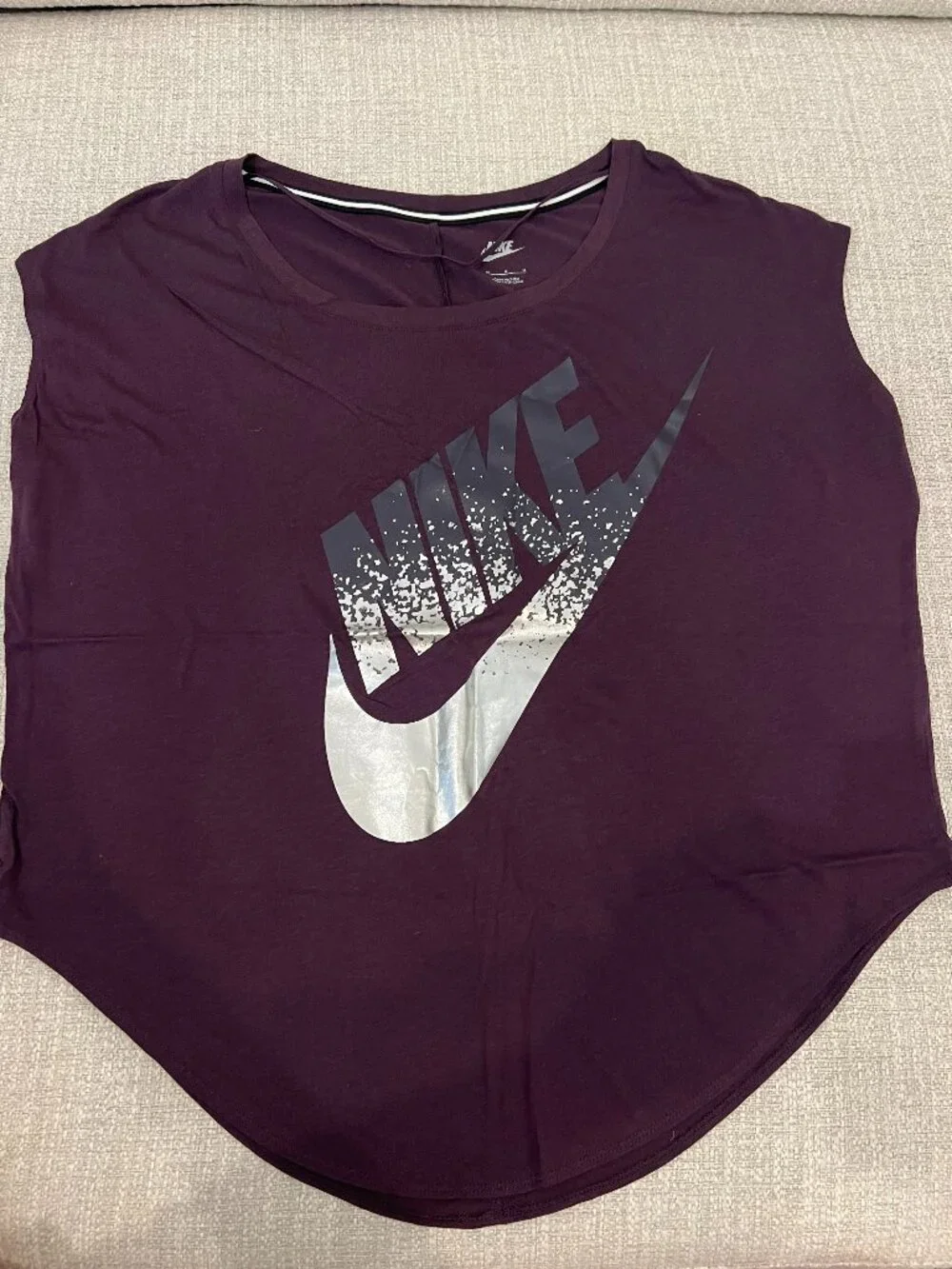 NWOT Nike Women’s Purple Graphic Logo Short Sleeve Scoop Neck T-Shirt Size M